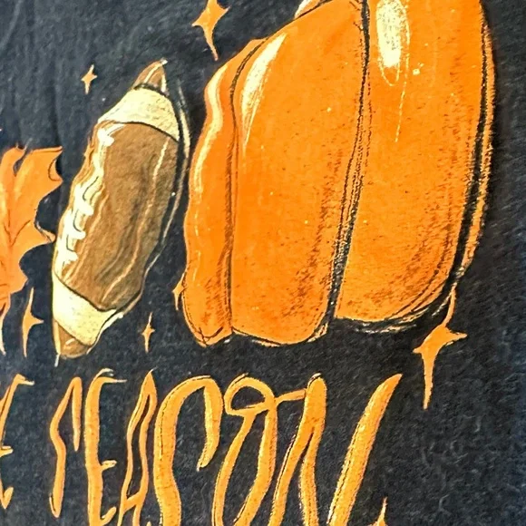 *last chance* Love in Faith | Women’s Black 'Tis the Season Graphic T-Shirt - Picture 4 of 11